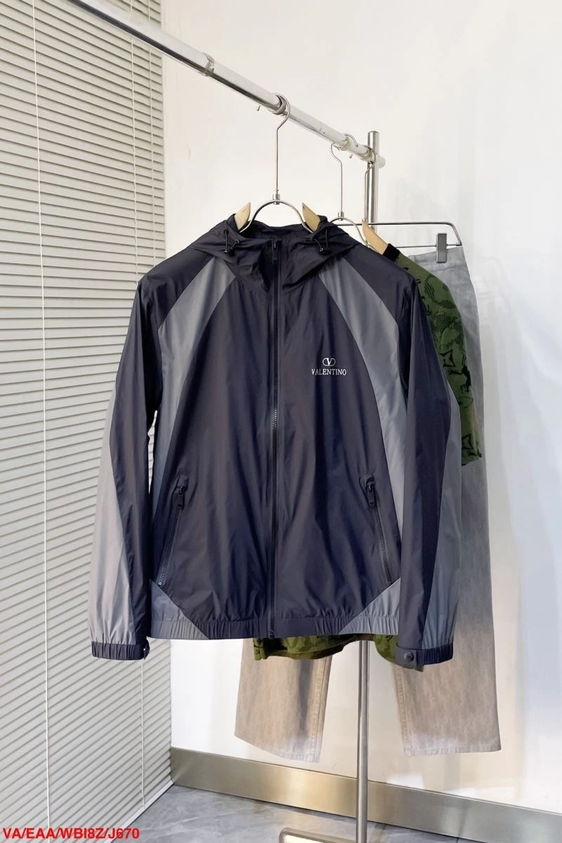 Minimalist Valentino Outwear 175005