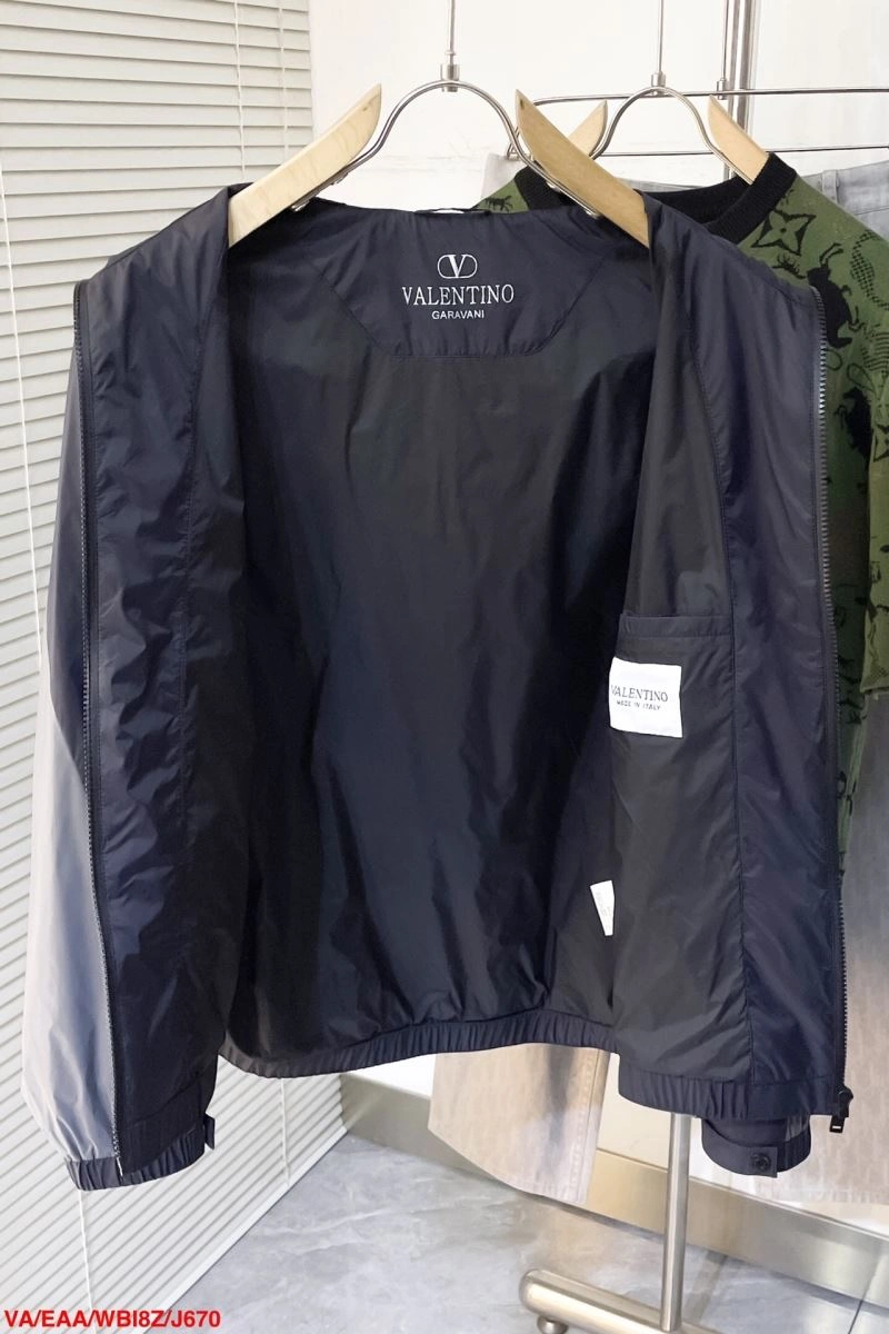 Minimalist Valentino Outwear 175005