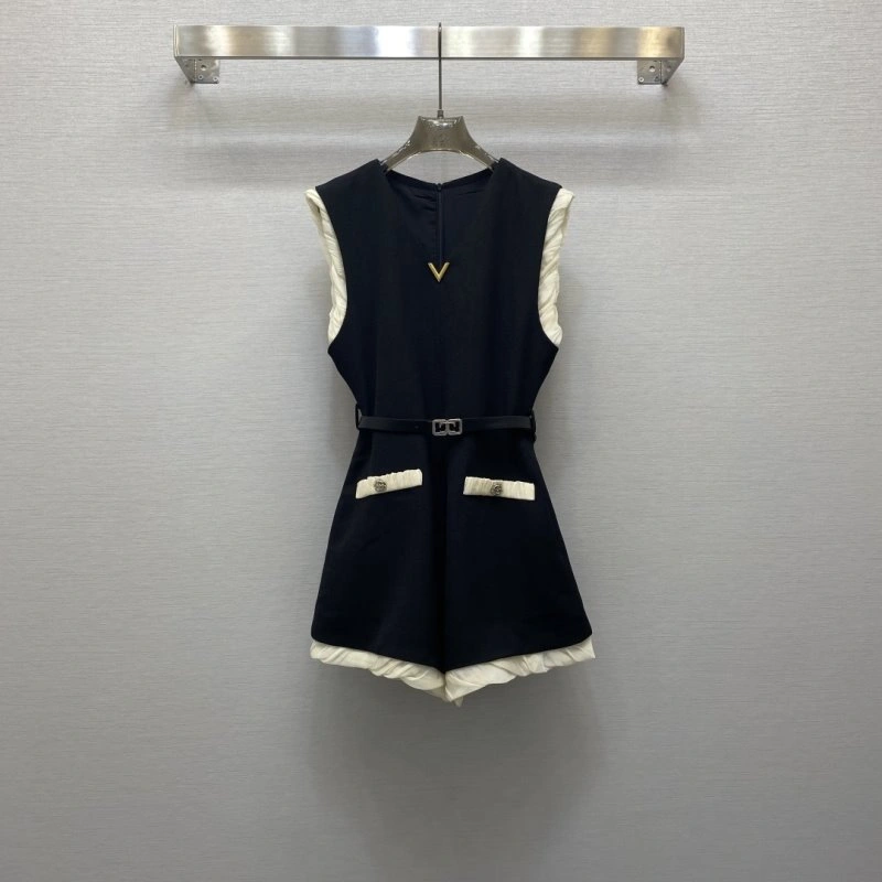 Chic Valentino Outwear 174398
