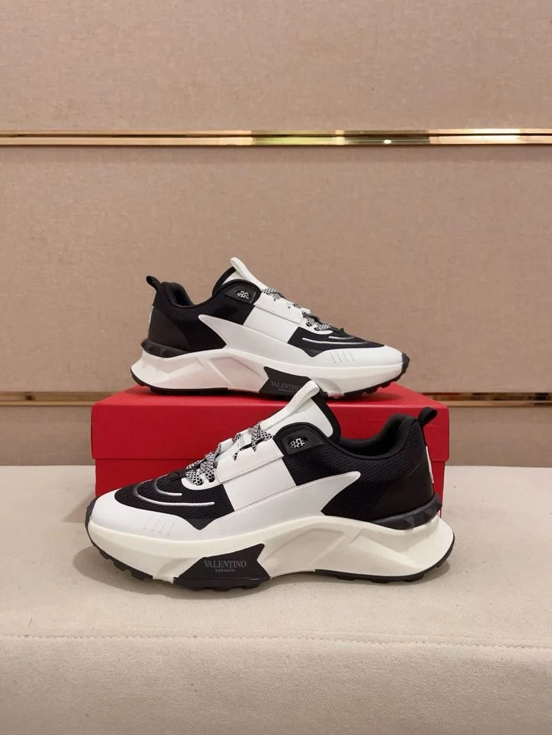 ComfortFit Valentino Rockrunner Shoes 36871