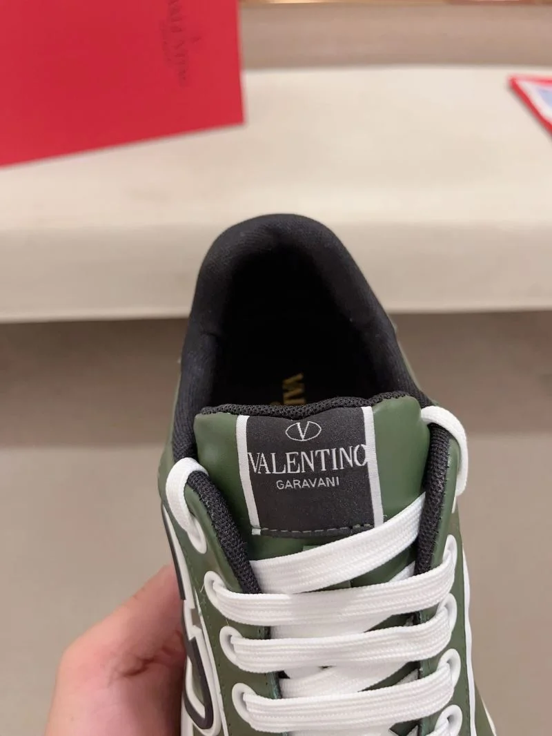 MoistureWicking Valentino Rockrunner Shoes 36852