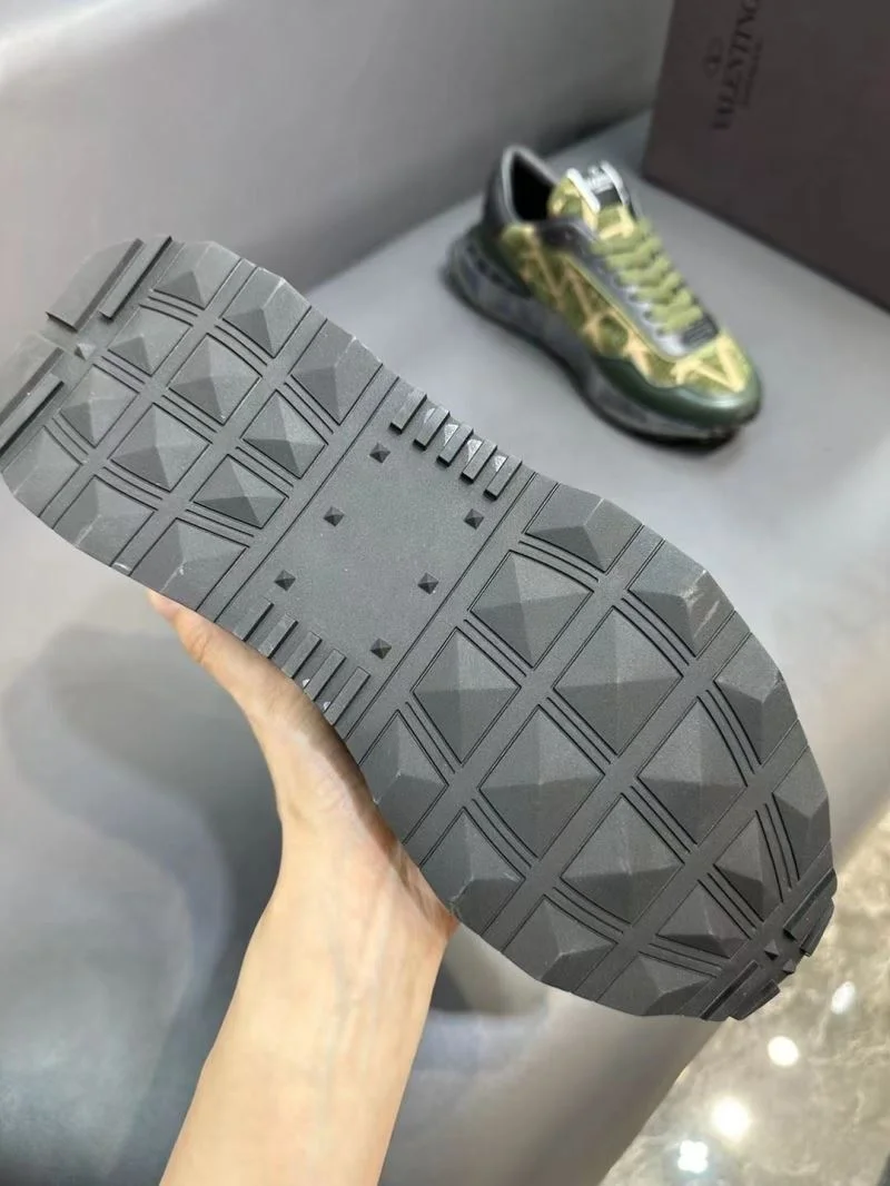 Valentino Rockrunner Shoes Popular 36854