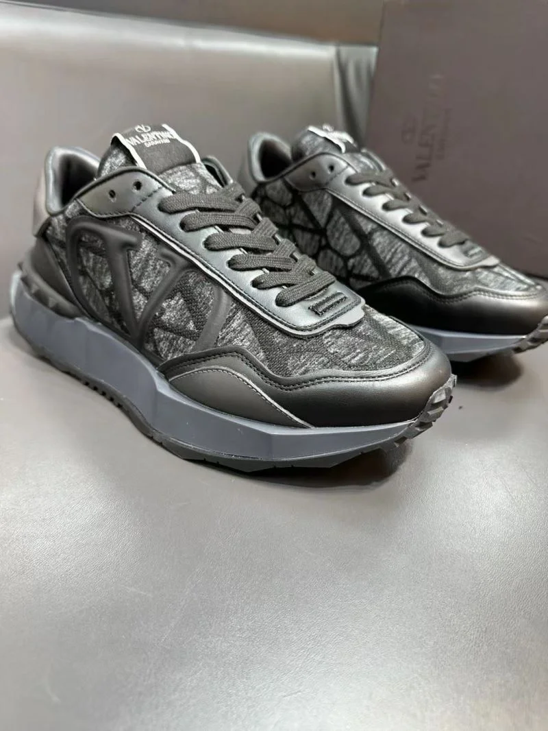 Trendsetting Valentino Rockrunner Shoes 36846