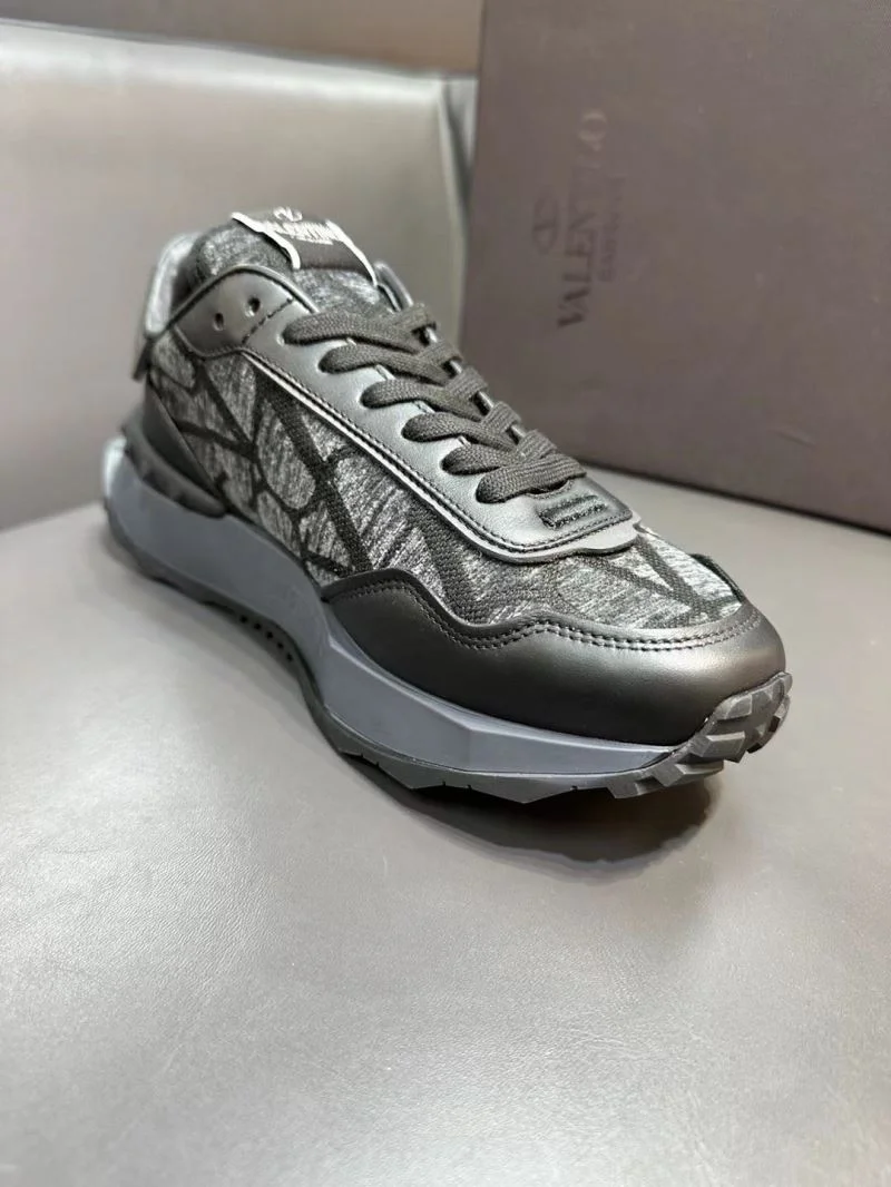 Trendsetting Valentino Rockrunner Shoes 36846