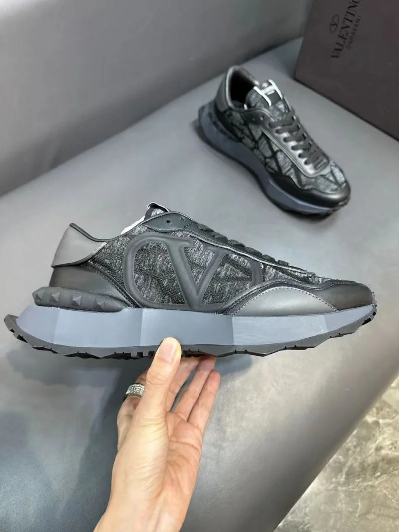 Trendsetting Valentino Rockrunner Shoes 36846