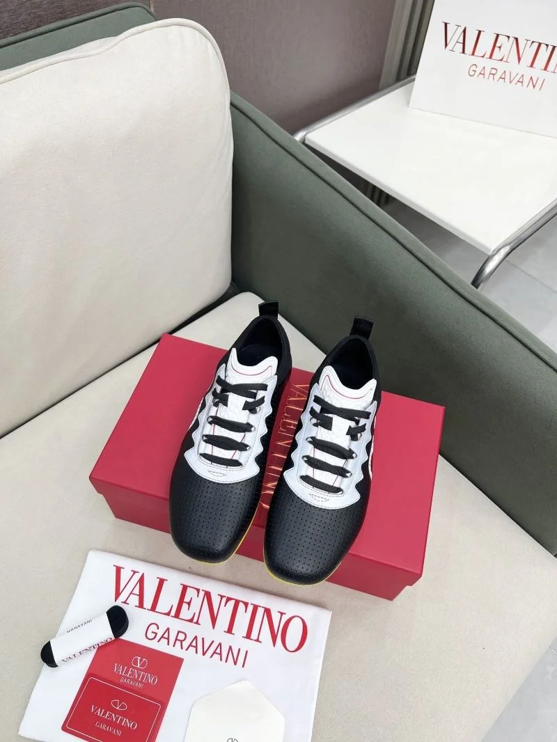 Elegant Valentino Rockrunner Shoes 36167