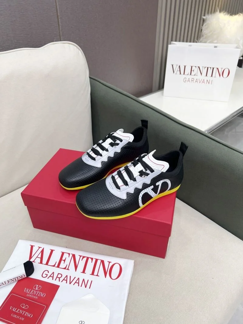 Elegant Valentino Rockrunner Shoes 36167