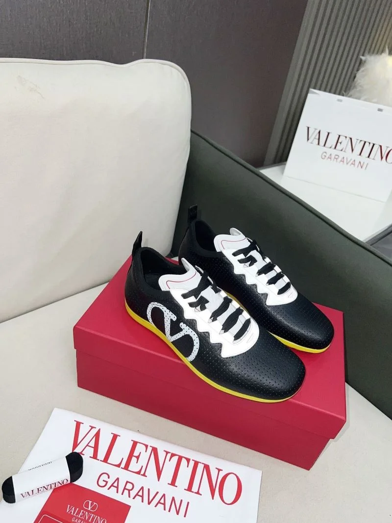 Elegant Valentino Rockrunner Shoes 36167