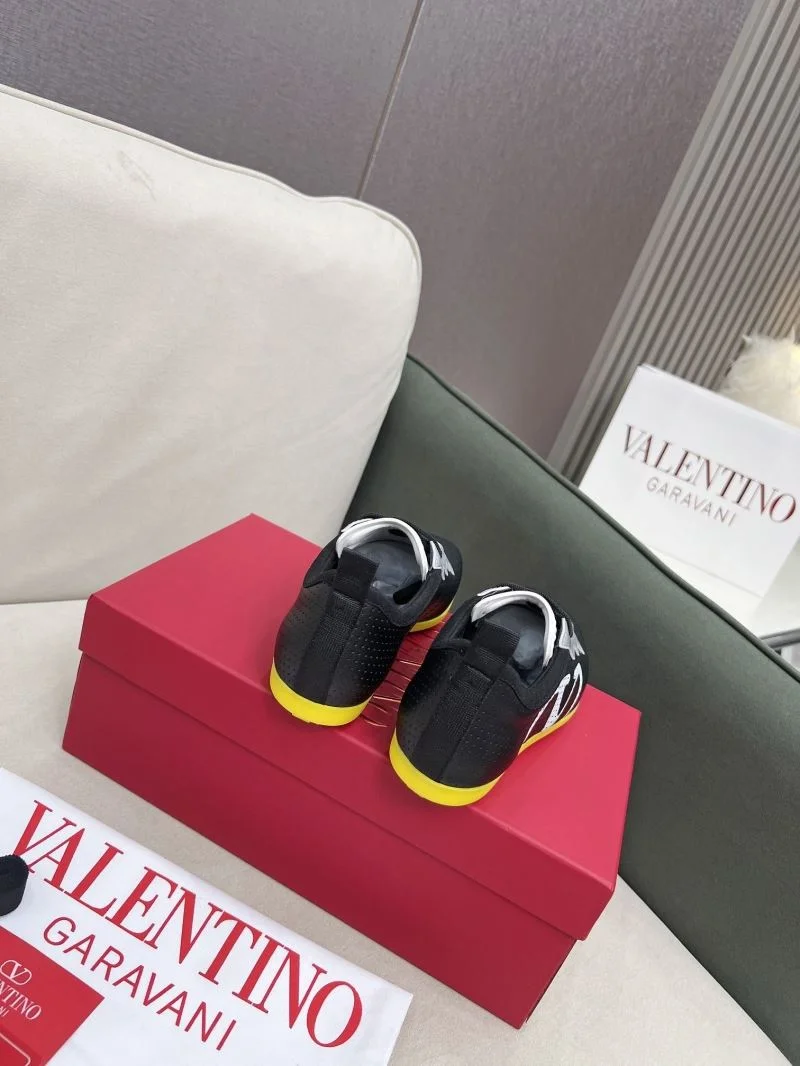 Elegant Valentino Rockrunner Shoes 36167