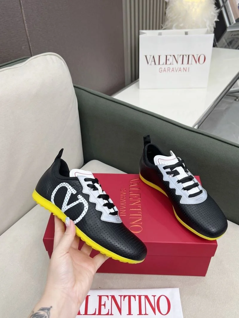 Elegant Valentino Rockrunner Shoes 36167