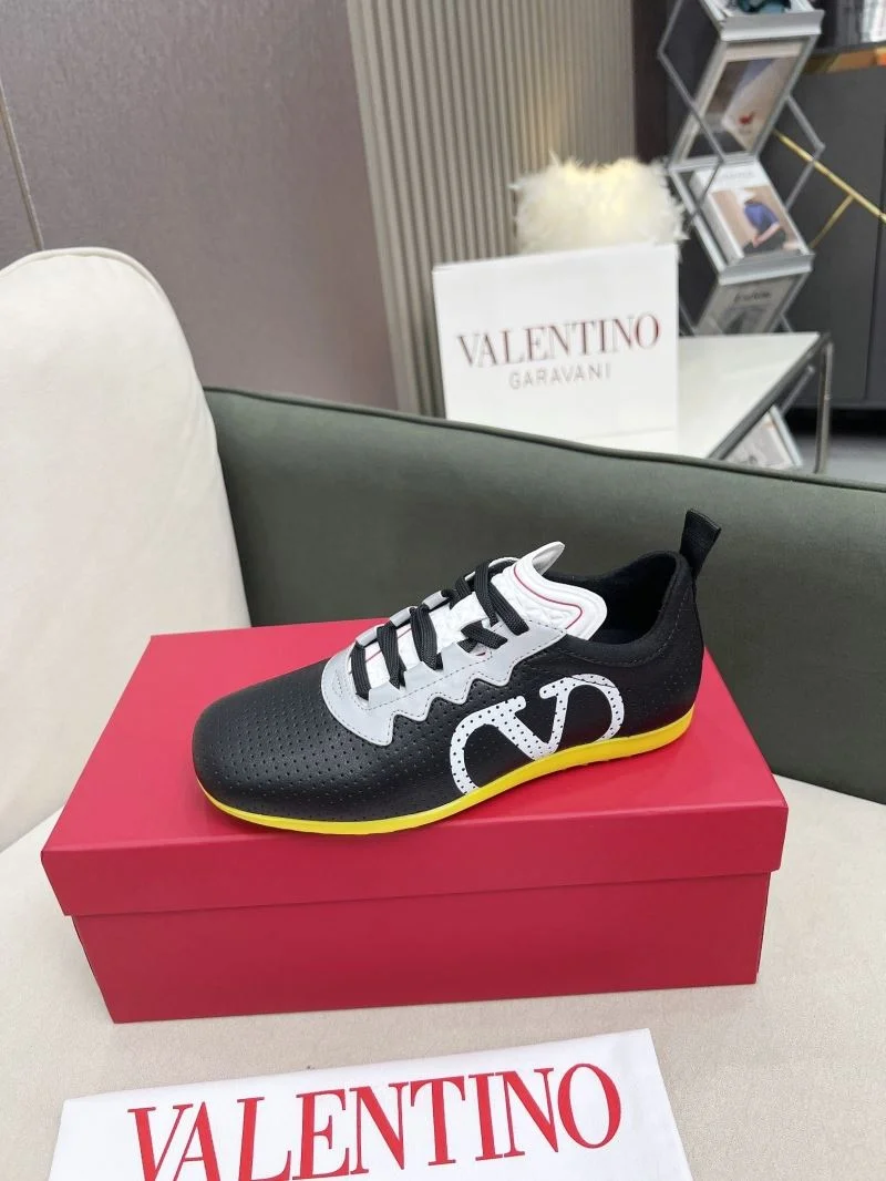 Elegant Valentino Rockrunner Shoes 36167