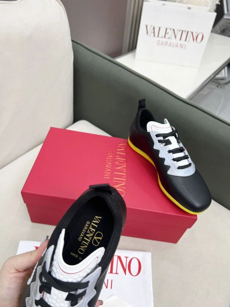 Elegant Valentino Rockrunner Shoes 36167
