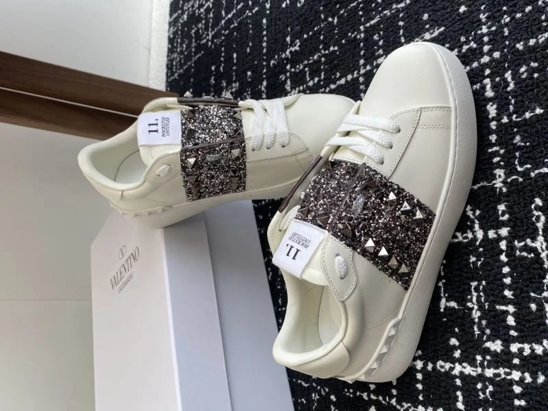 Supportive Valentino Rockstud Untitled Shoes 36135