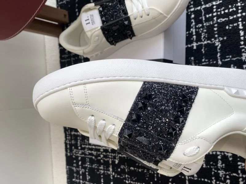 Upgraded Valentino Rockstud Untitled Shoes 36106