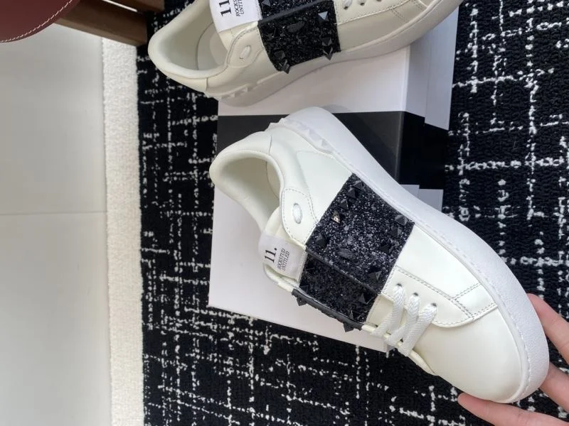 Upgraded Valentino Rockstud Untitled Shoes 36106