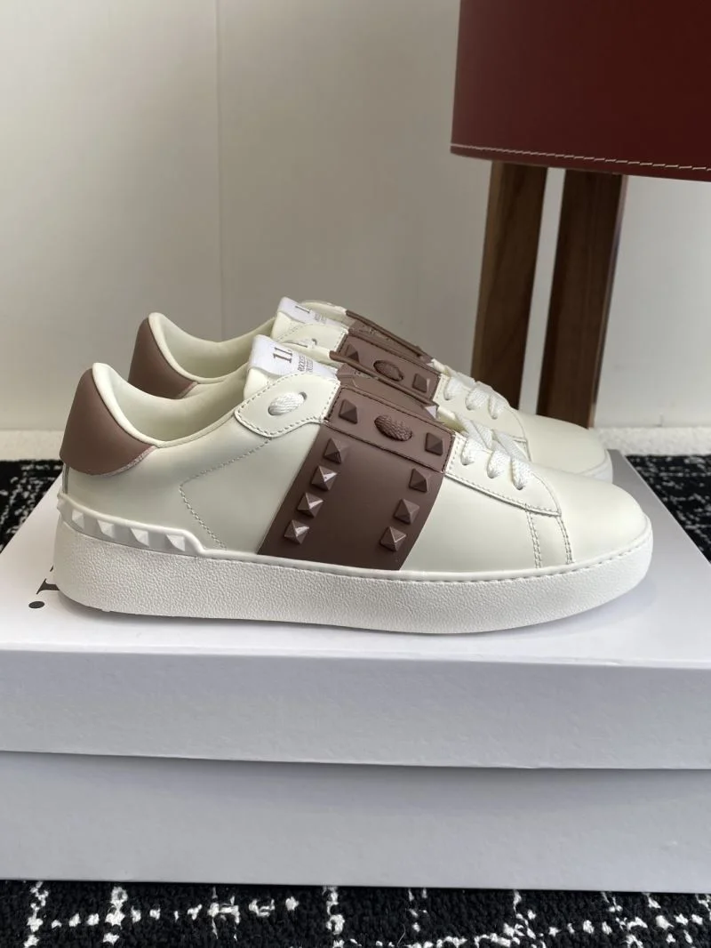 Trendy Valentino Rockstud Untitled Shoes 36107
