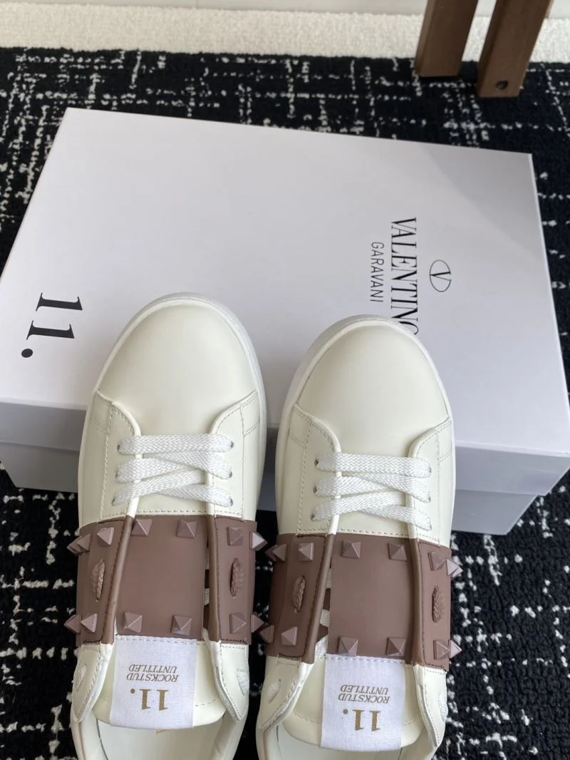 Trendy Valentino Rockstud Untitled Shoes 36107