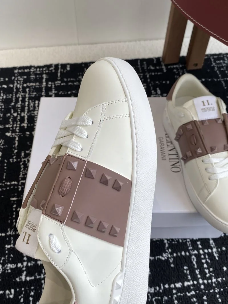 Trendy Valentino Rockstud Untitled Shoes 36107