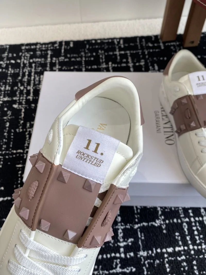 Trendy Valentino Rockstud Untitled Shoes 36107