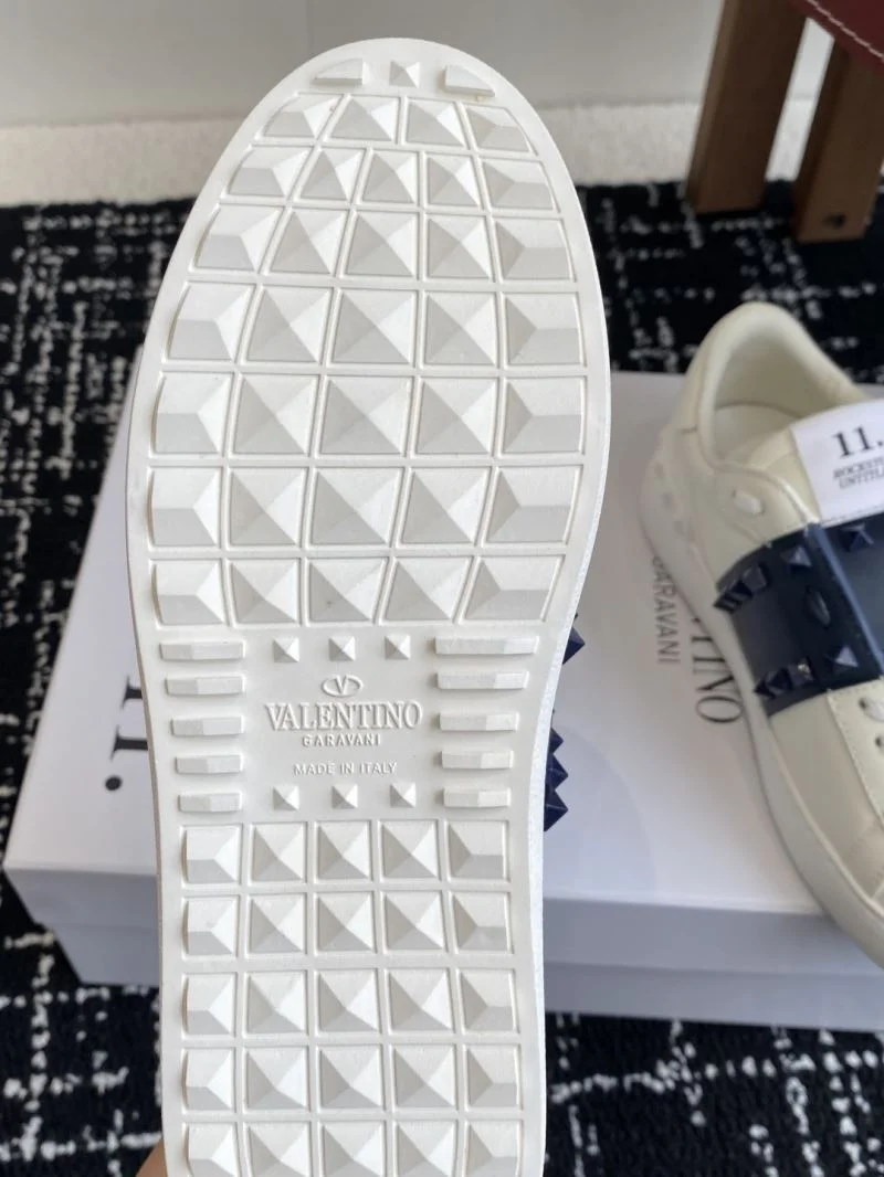 Valentino Rockstud Untitled Shoes Sleek 36128