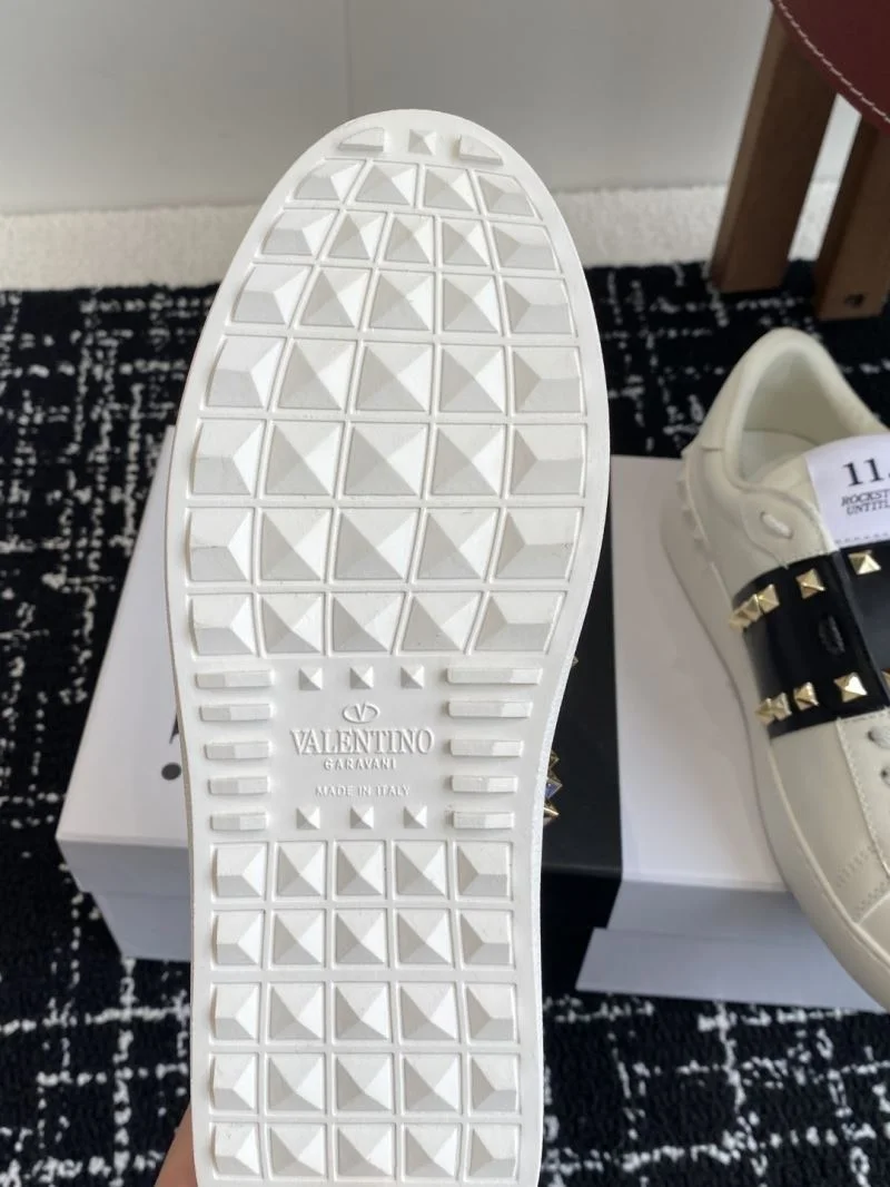 OnTrend Valentino Rockstud Untitled Shoes 36119