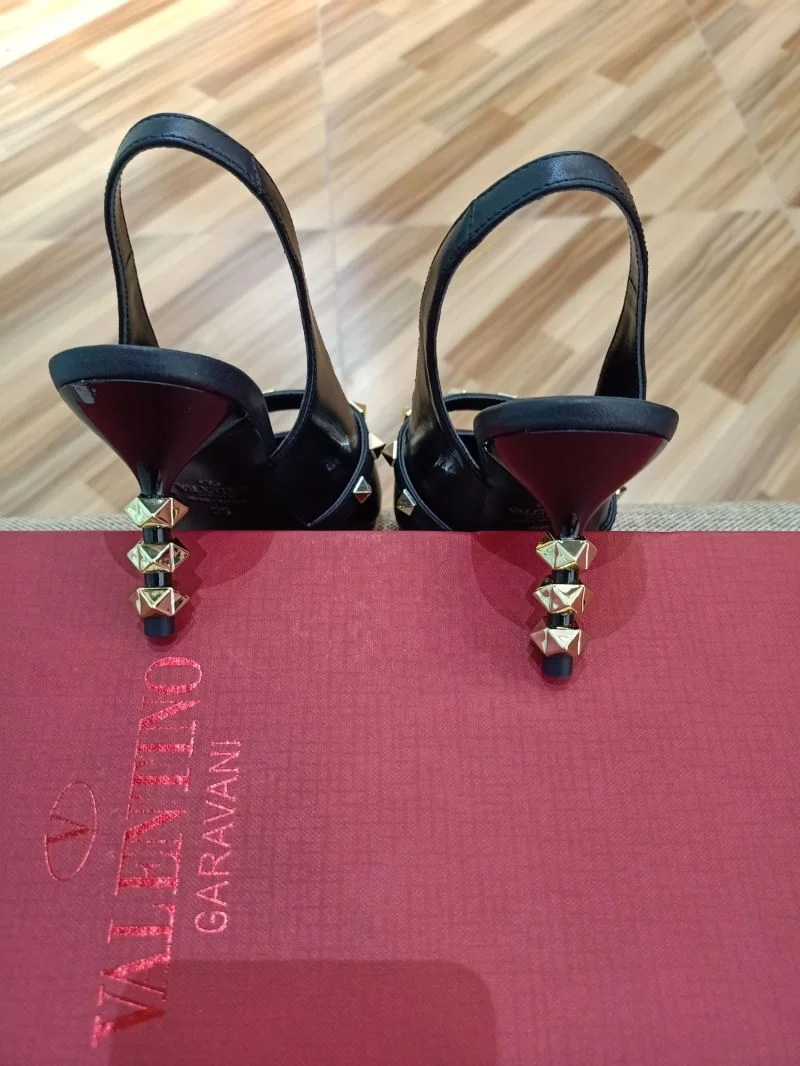 Sophisticated Valentino Sandals 36697