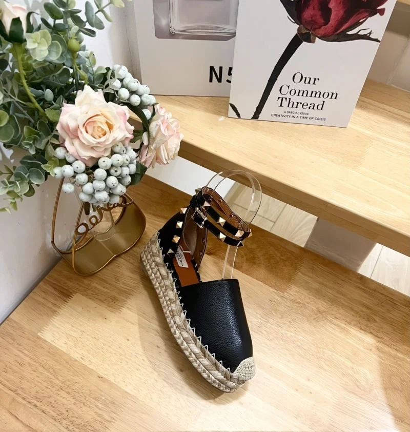 Valentino Sandals Flexible 36690