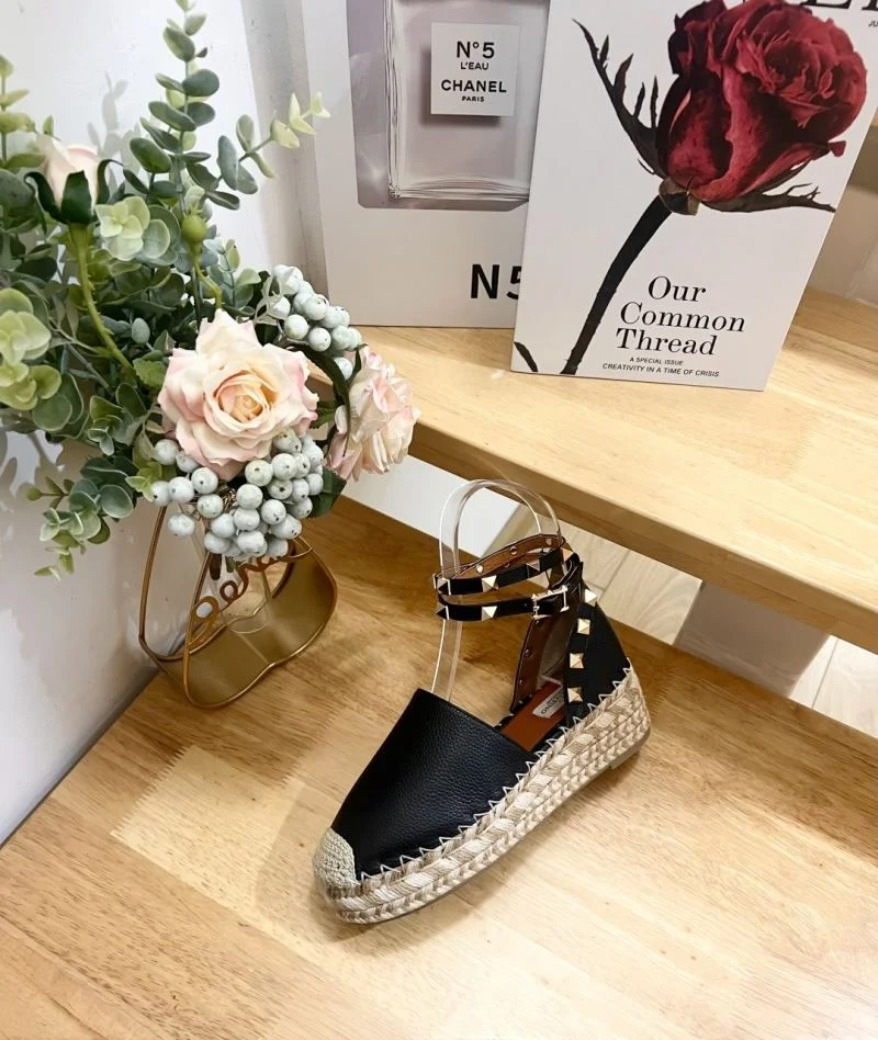 Valentino Sandals Flexible 36690