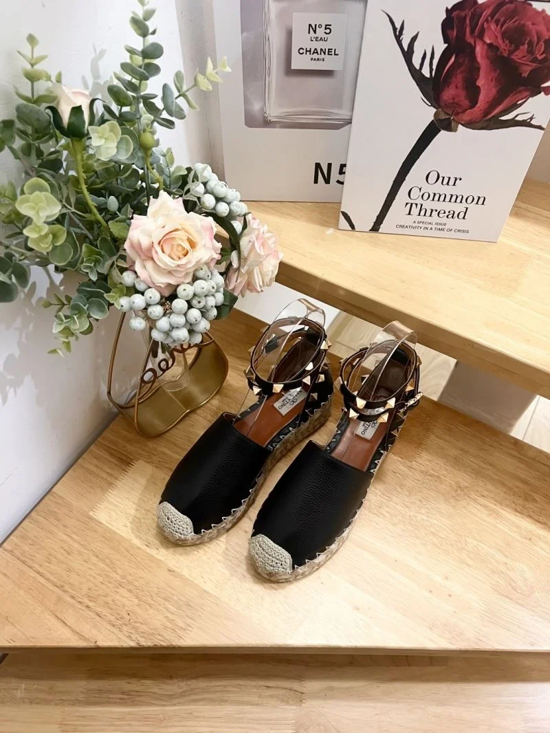 Valentino Sandals Flexible 36690