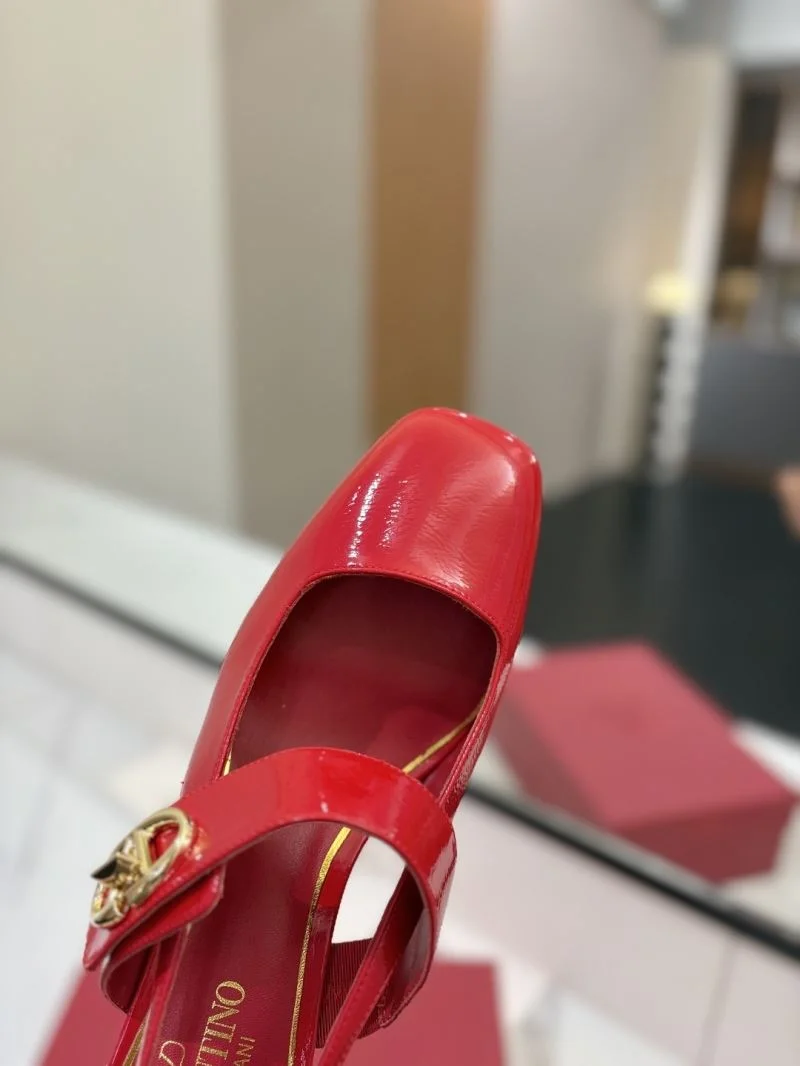 Cozy Valentino Sandals 36699