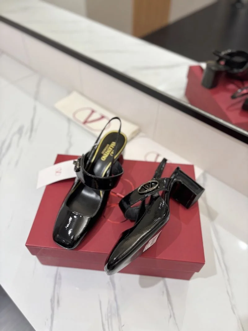 Soft Valentino Sandals 36711