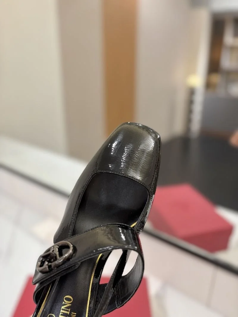 Soft Valentino Sandals 36711