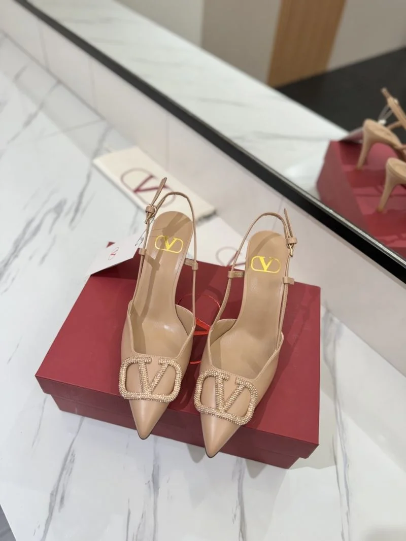 QuickDry Valentino Sandals 36677