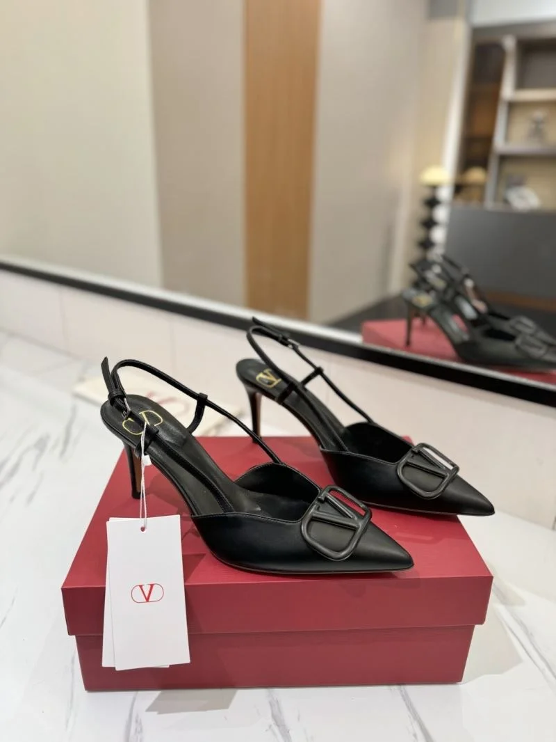 Practical Valentino Sandals 36666