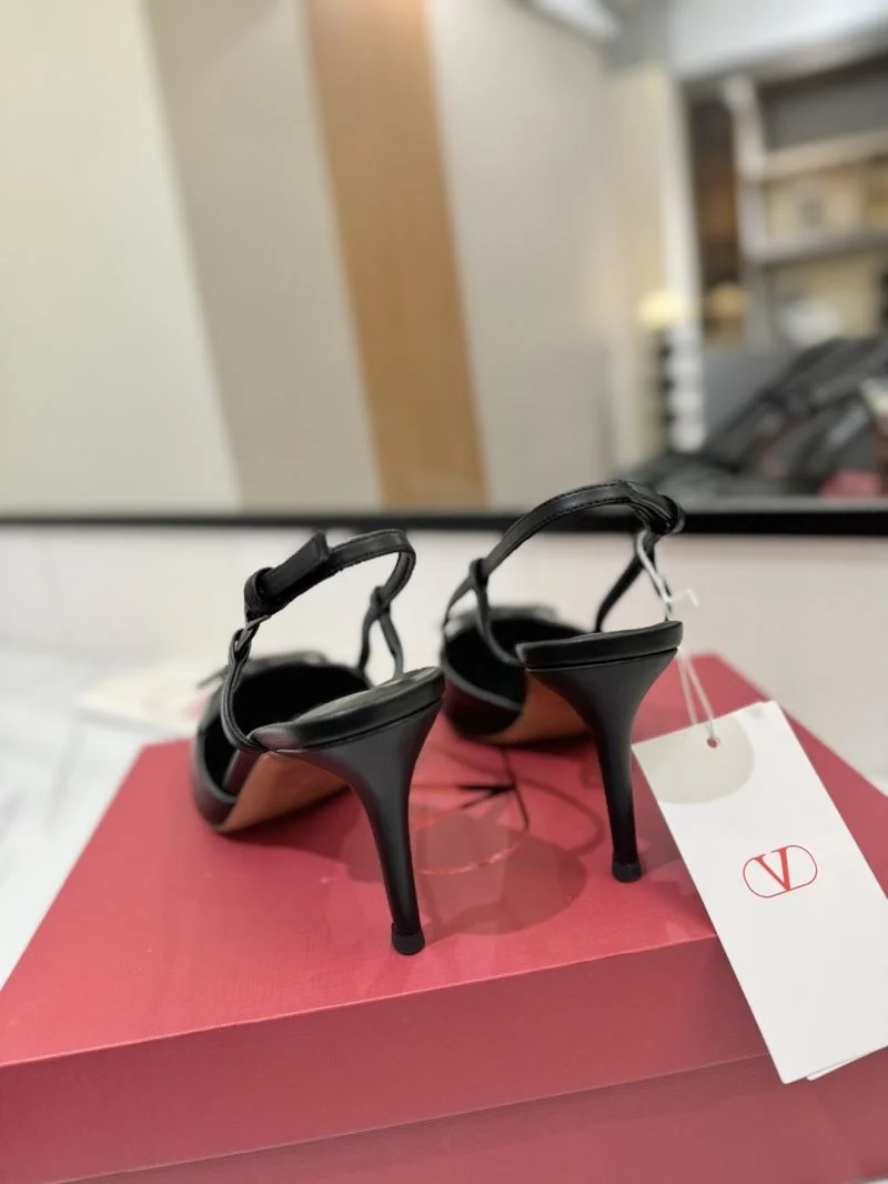 Practical Valentino Sandals 36666