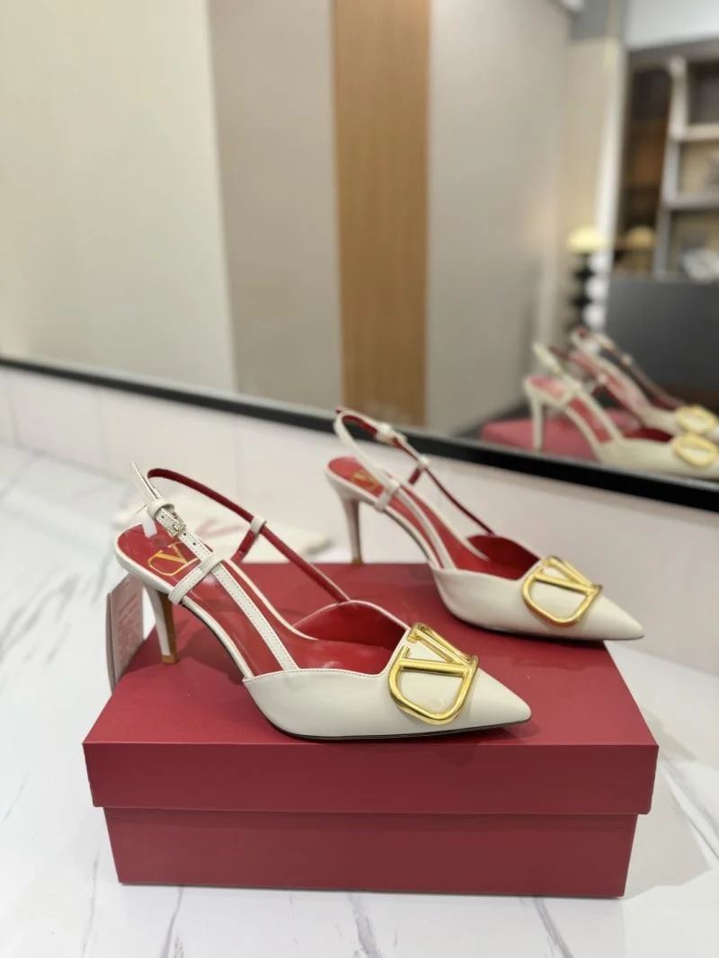 Effortless Valentino Sandals 36656