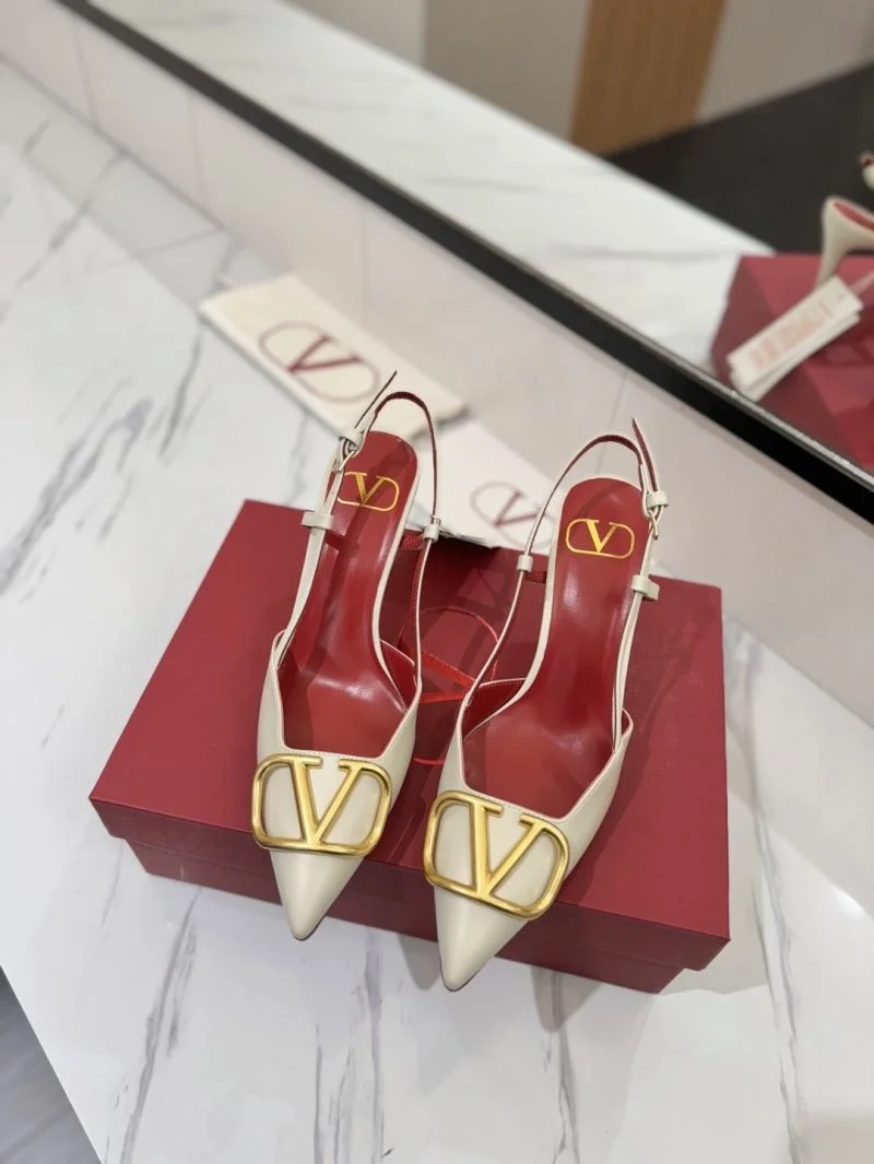 Effortless Valentino Sandals 36656