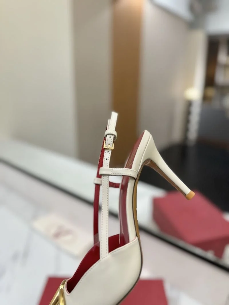 Effortless Valentino Sandals 36656