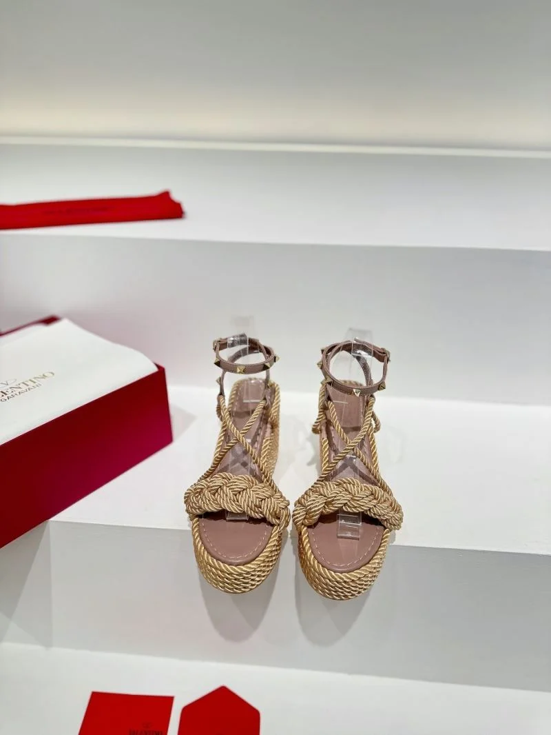 RelaxedFit Valentino Sandals 36612
