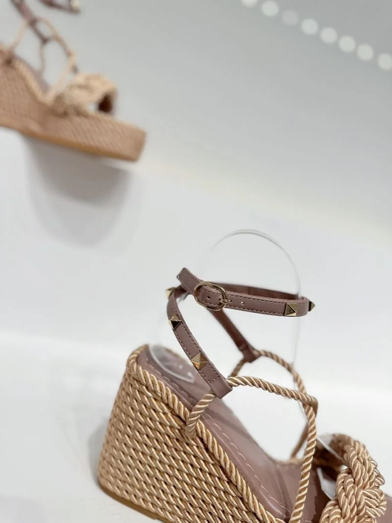 RelaxedFit Valentino Sandals 36612