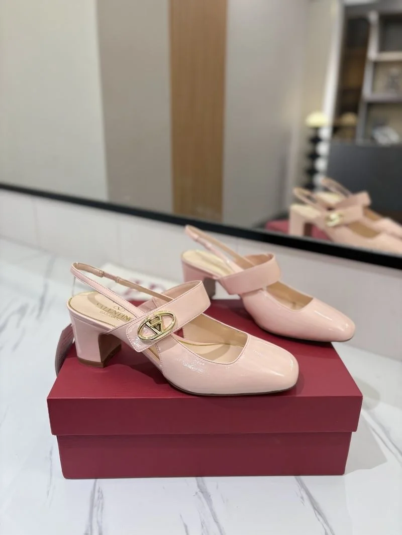 Reliable Valentino Sandals 36608