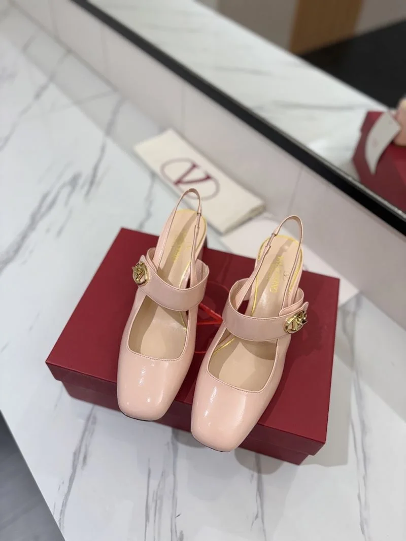 Reliable Valentino Sandals 36608