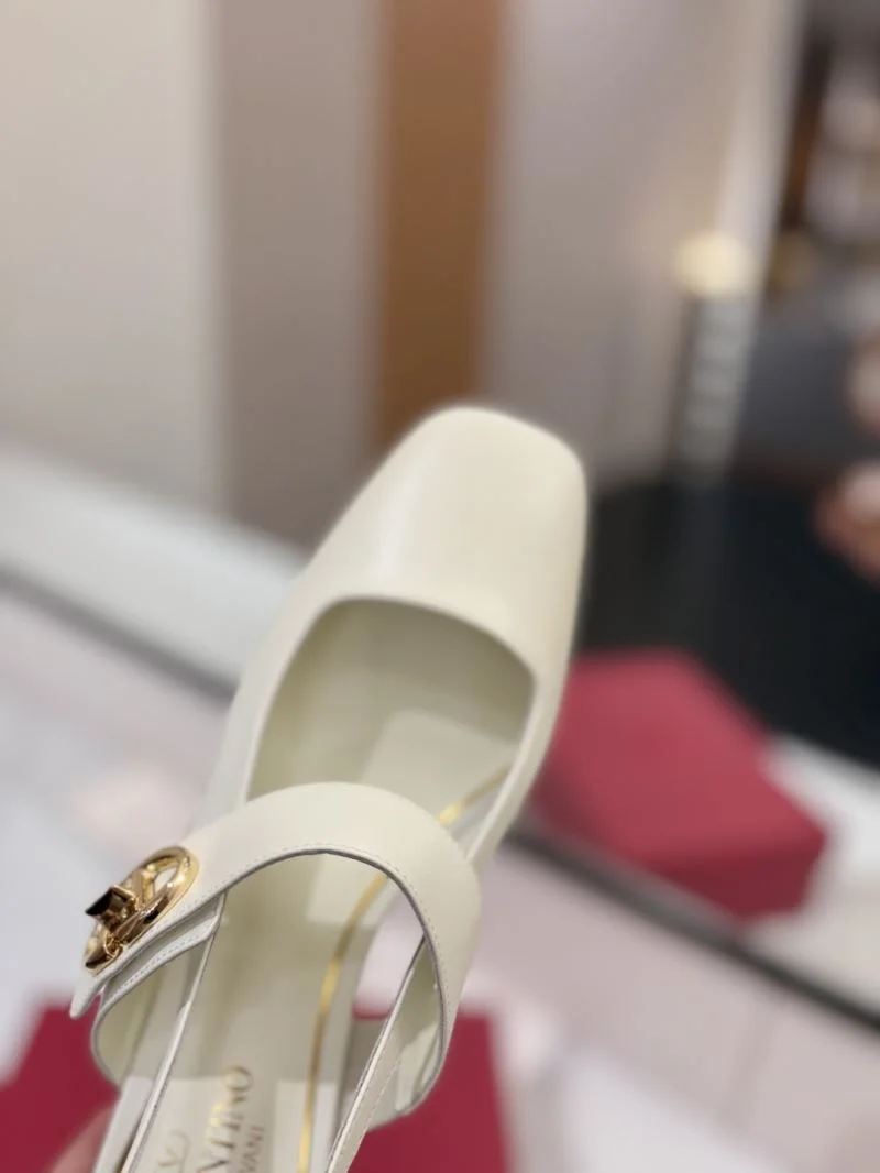 Valentino Sandals NewStyle 36622