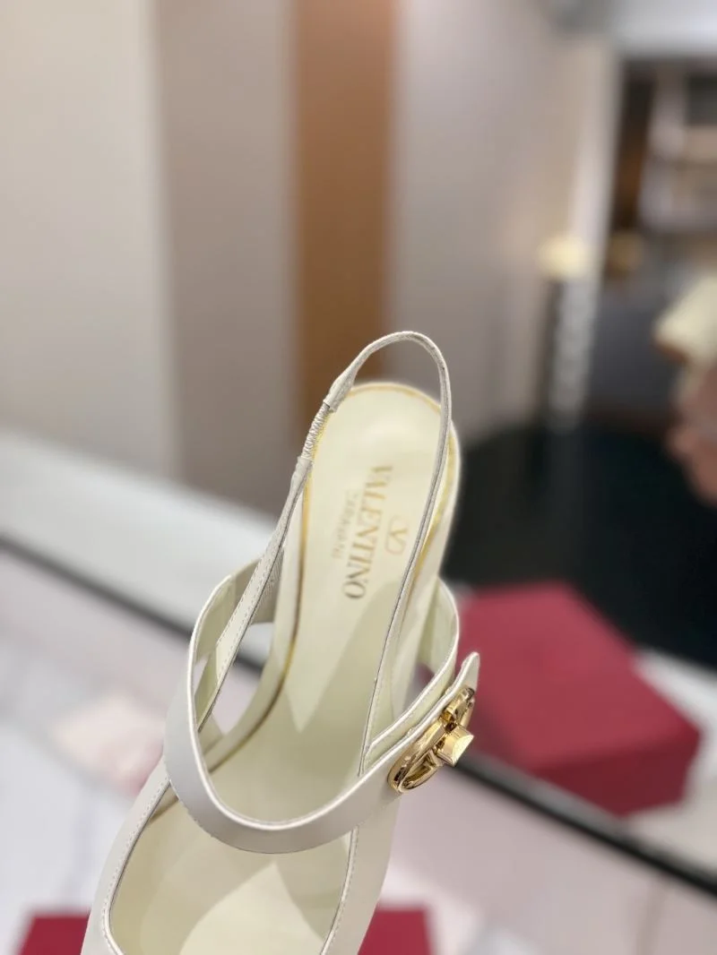 Valentino Sandals NewStyle 36622