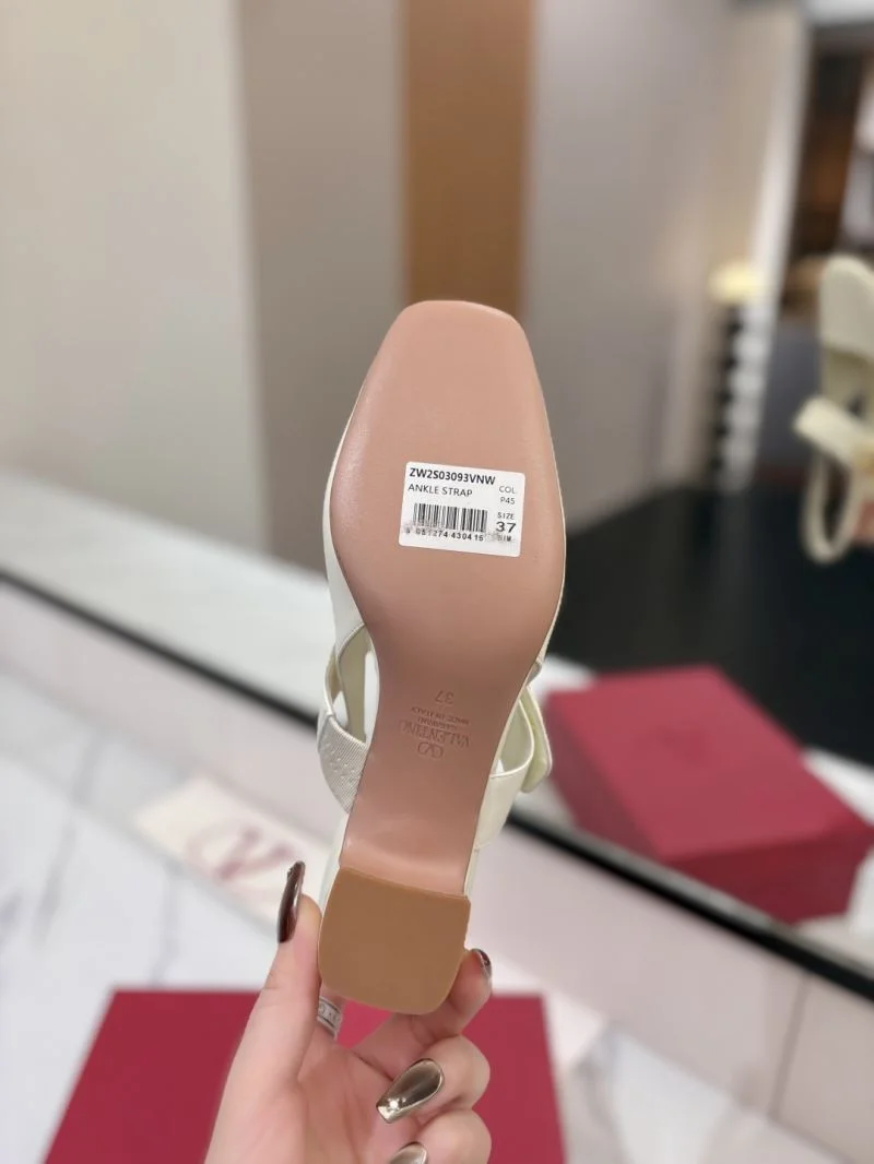 Valentino Sandals NewStyle 36622