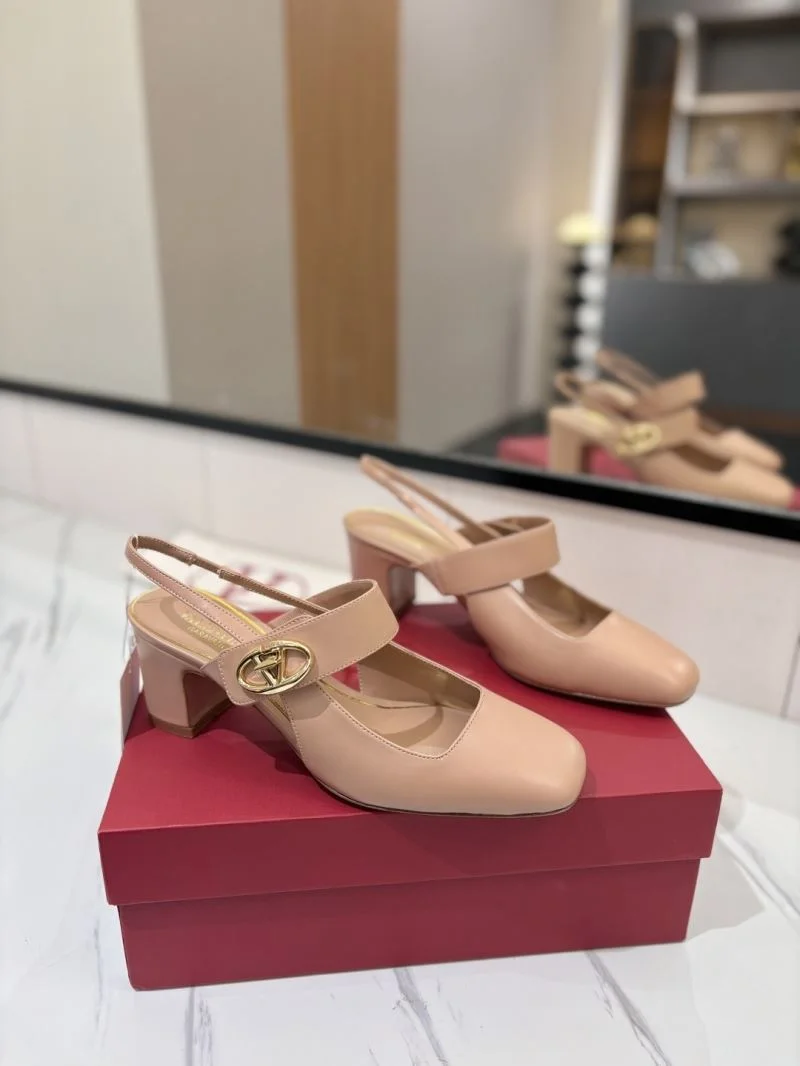 Valentino Sandals Supportive 36604