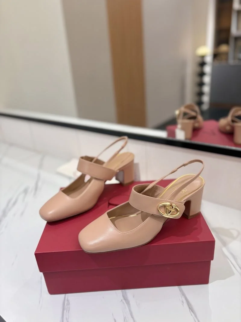 Valentino Sandals Supportive 36604