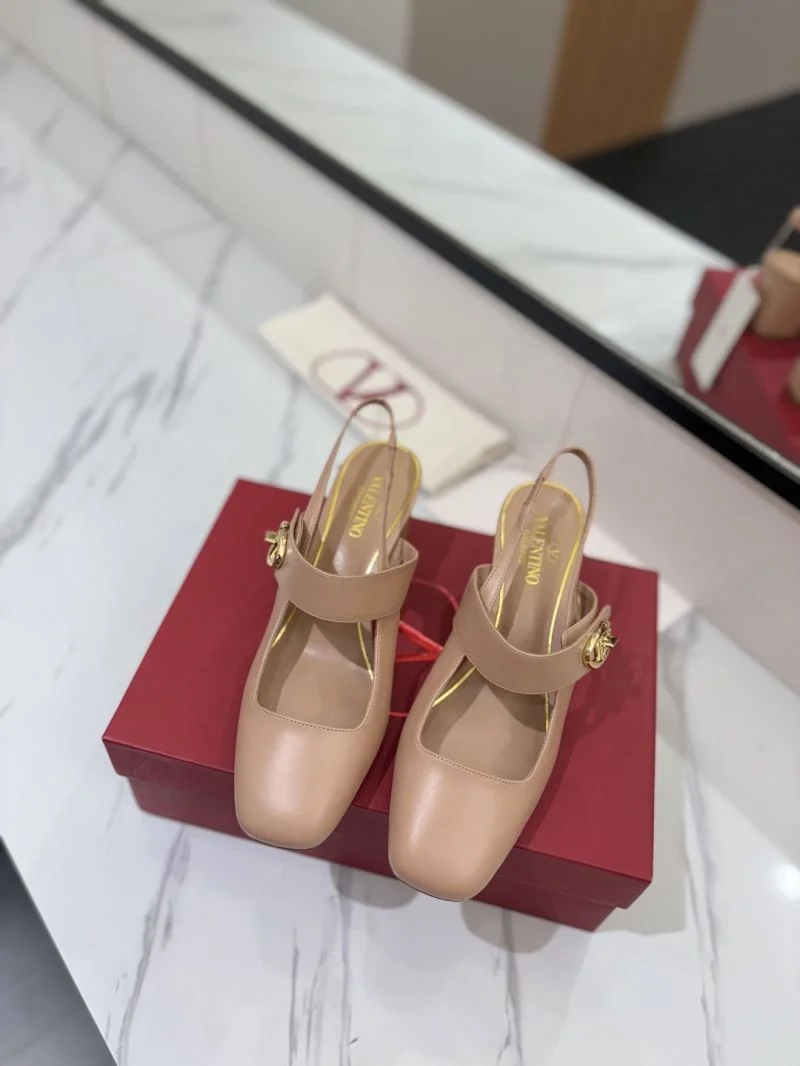 Valentino Sandals Supportive 36604