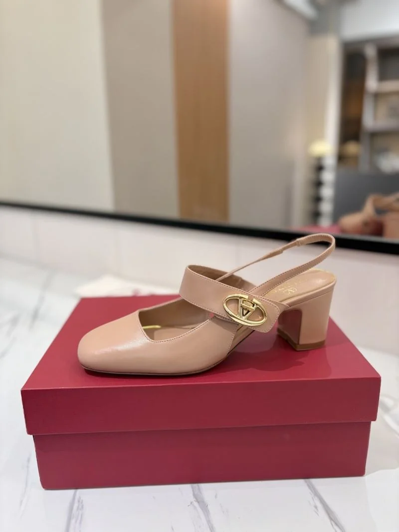 Valentino Sandals Supportive 36604