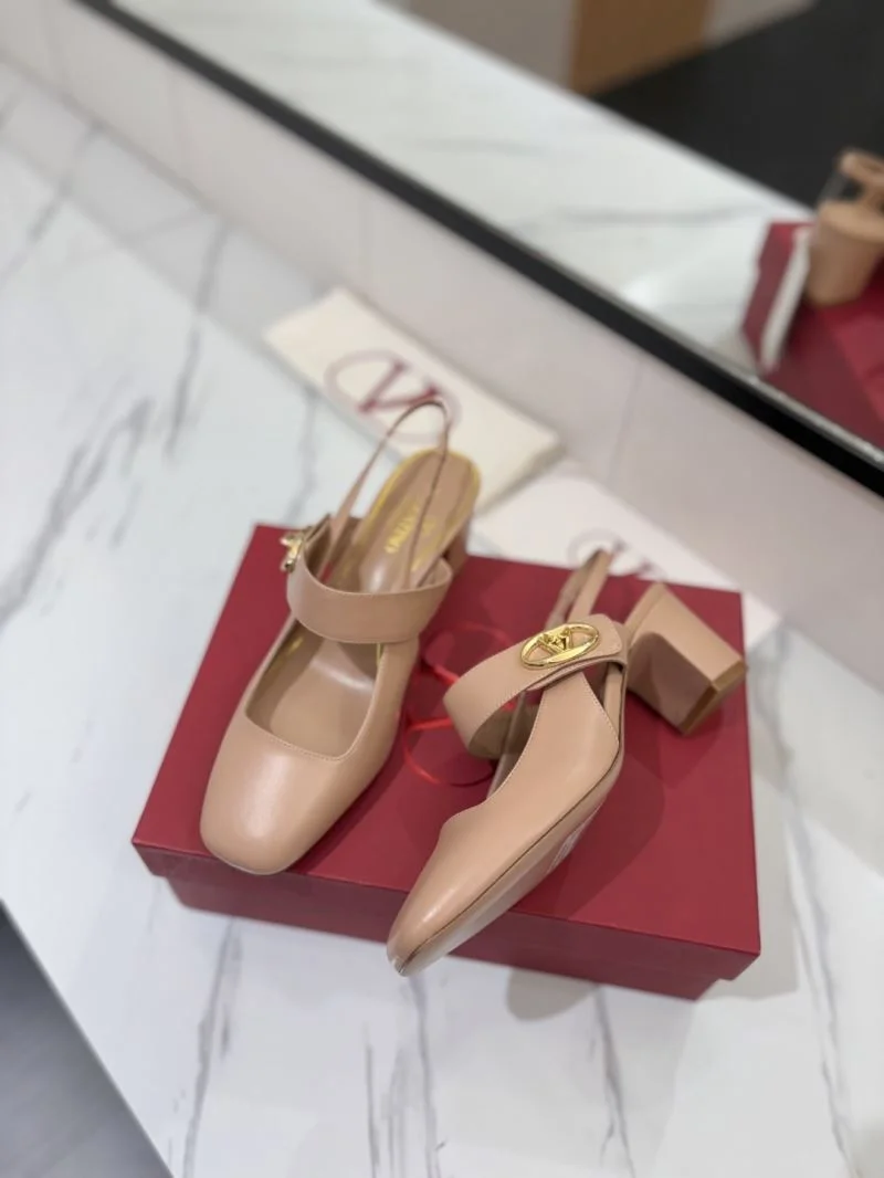 Valentino Sandals Supportive 36604